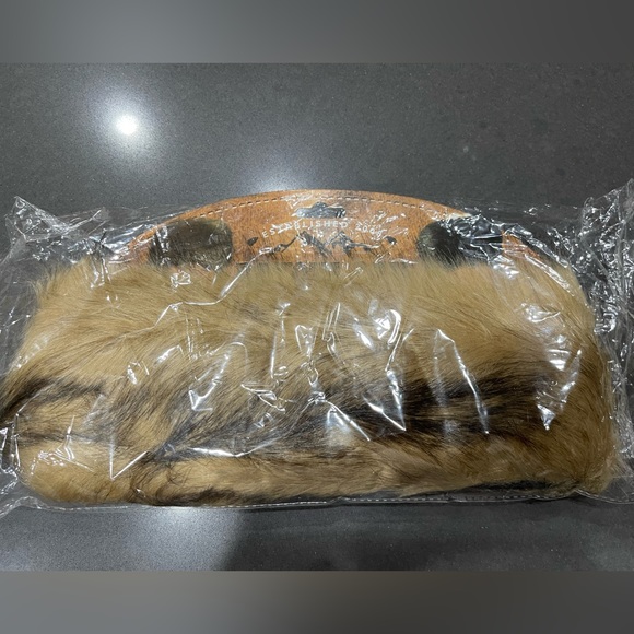 FAUX FUR HEADWRAP/HEADBAND W/ SWEATBAND. NWT DAKOTA DAN. Brown/Tan. Fit stretch - Picture 3 of 8